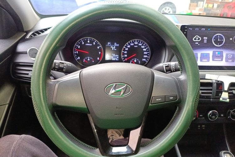 现代 悦动 2018款 1.6L 自动悦目版GL 国V中控内饰13