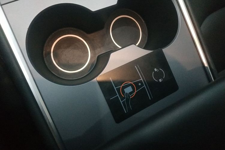 特斯拉 Model Y 2022款 后轮驱动版中控内饰11