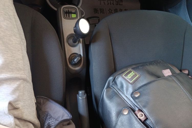 smart fortwo 2012款 1.0 MHD 硬顶舒适版中控内饰18