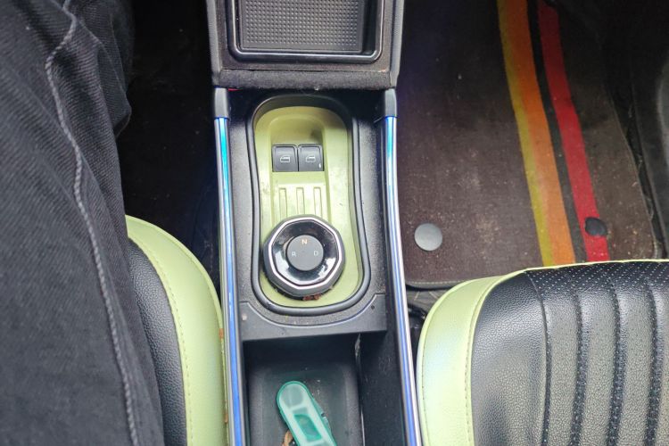 吉利银河 2023款 熊猫mini 120km 超萌熊中控内饰18