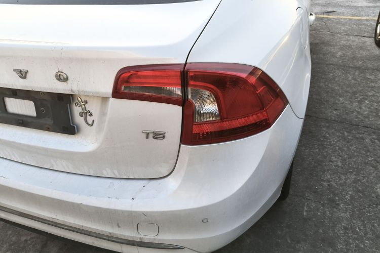 沃尔沃S60 2015款 S60L T5 智驭版车身外观9