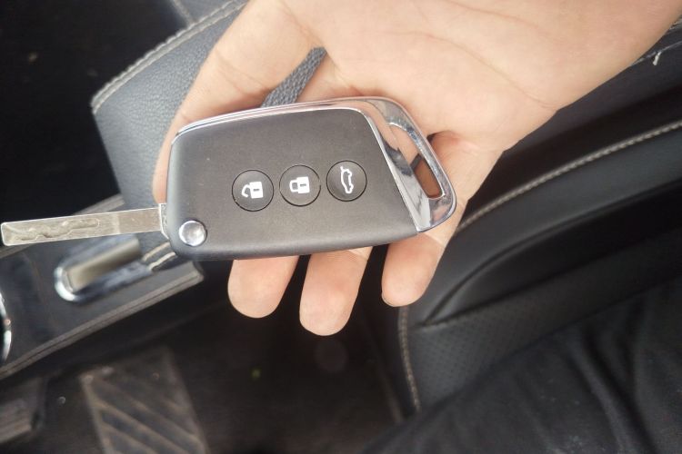 宝骏KiWi EV 2022款 设计师轻享版 三元锂中控内饰7001