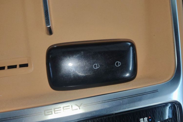 吉利银河 银河星舰7 EM-i 2025款 120km 领航版中控内饰7001