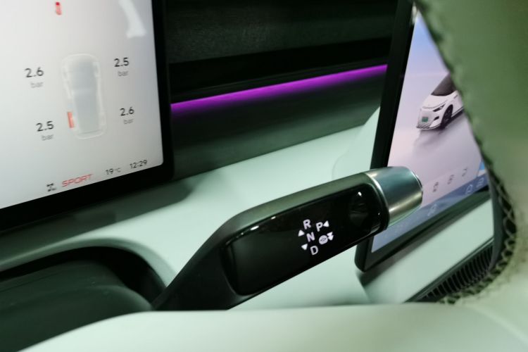 小鹏X9 2024款 702超长续航Pro中控内饰18