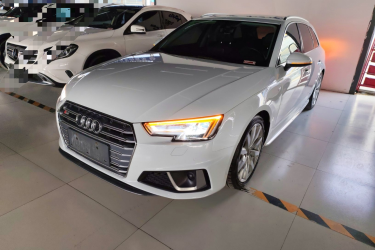 奥迪A4(进口) 2020款 Avant 先锋派 40 TFSI 时尚动感型车身外观1