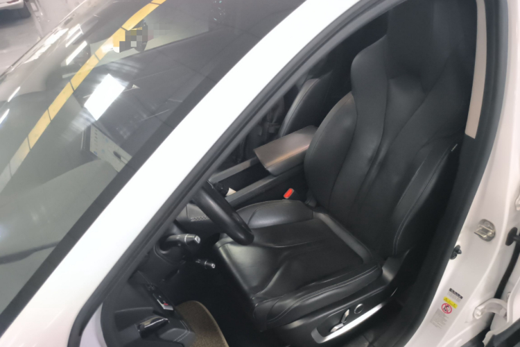 小鹏G3 2019款 尊享版中控内饰19