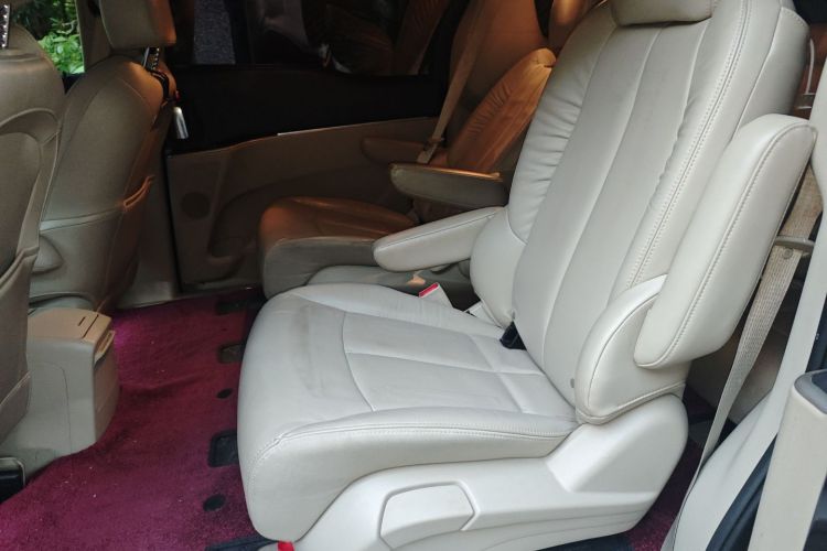 别克GL8 2017款 25S 尊贵型 国V中控内饰21