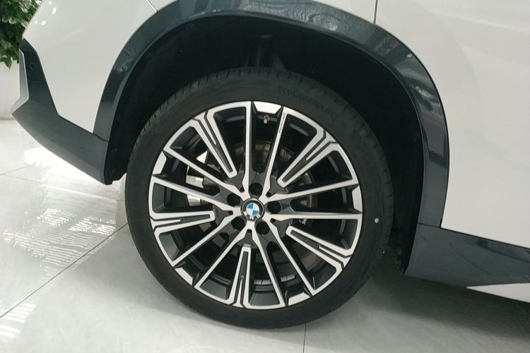 宝马X1 2023款 xDrive25Li X设计套装车身外观56