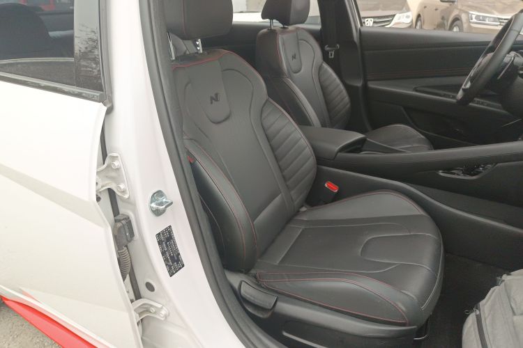 现代 伊兰特 2023款 240TGDi DCT N Line LUX尊贵版局部细节41