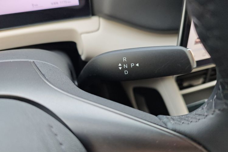 比亚迪 元UP 2025款 智驾版 401KM 领先型中控内饰18