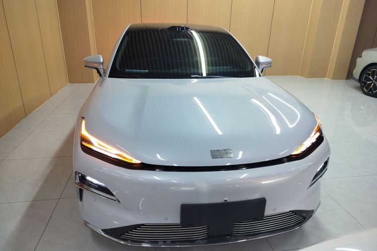 吉利银河 银河星耀8 2025款 130km EM-P 星舰版车身外观2