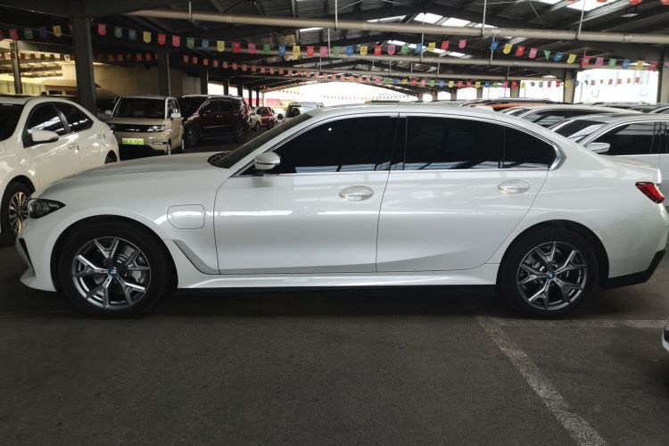 宝马i3 2022款 eDrive 35 L车身外观4