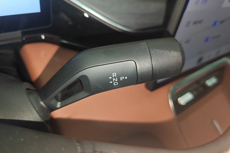 吉利银河 银河L6 2025款 EM-i 140km 星舰版中控内饰18