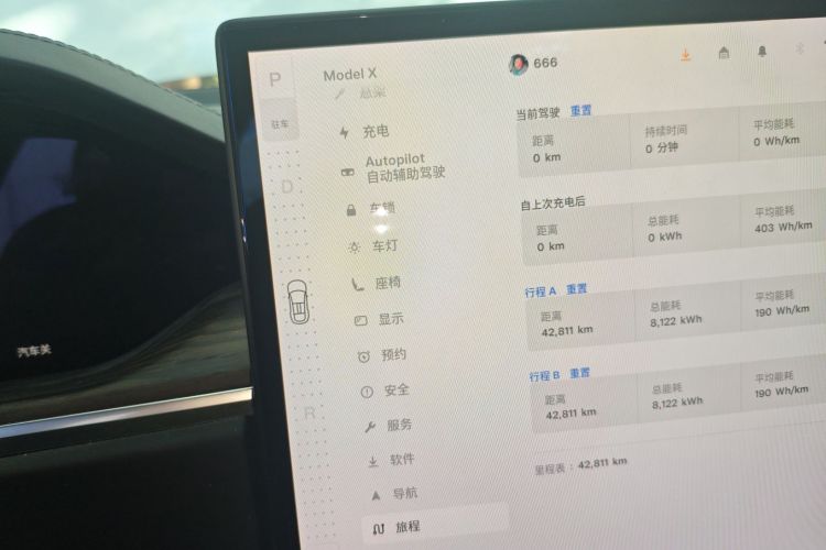 特斯拉 Model X 2023款 双电机全轮驱动版中控内饰18