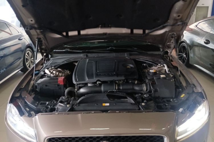 捷豹XFL 2019款 XFL 2.0T 250PS 四驱尊享版局部细节24