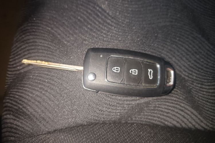 起亚K2 2015款 三厢 1.4L MT GLS中控内饰11