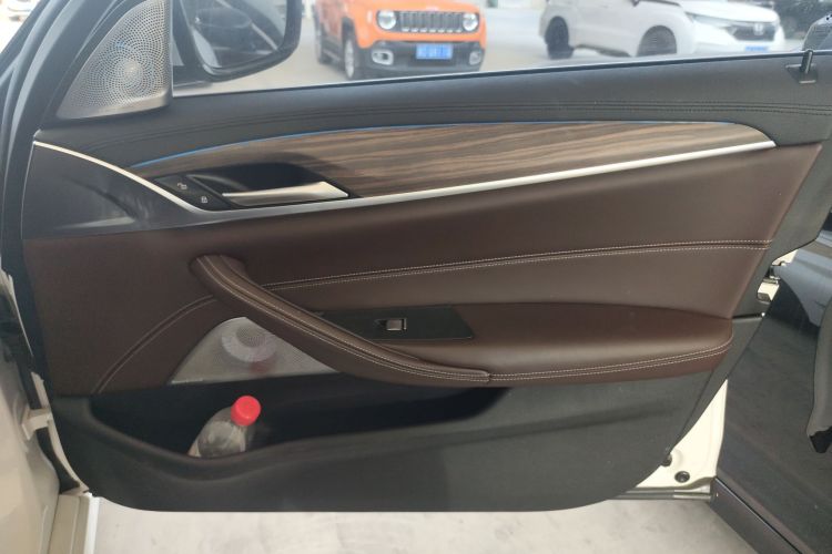 宝马5系 2019款 改款 530Li 领先型 豪华套装中控内饰42