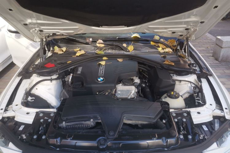 宝马3系 2015款 320i 时尚型机舱底盘24