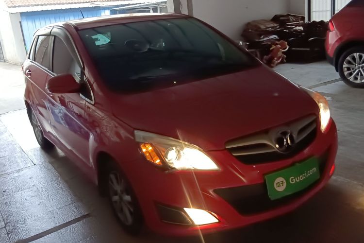 北京汽车E系列 2012款 两厢 1.5L 自动乐尚版车身外观3