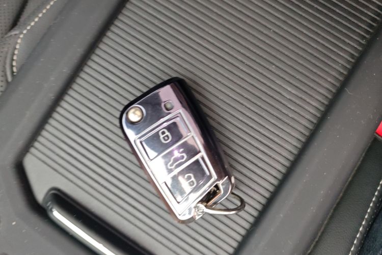 大众 帕萨特 2025款 出众款 380TSI 星空龙腾版中控内饰11