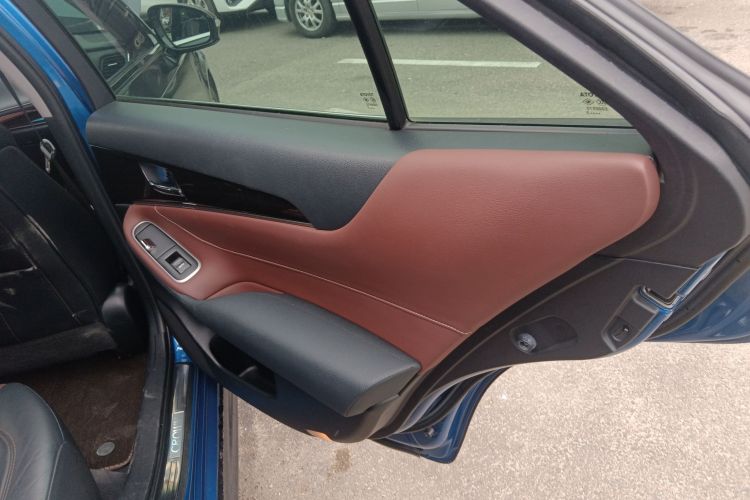 丰田 皇冠 2017款 2.0T 运动版中控内饰45