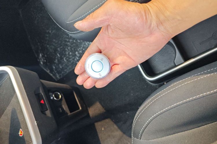 哪吒汽车 哪吒V 2022款 潮 300 Lite 三元锂中控内饰11