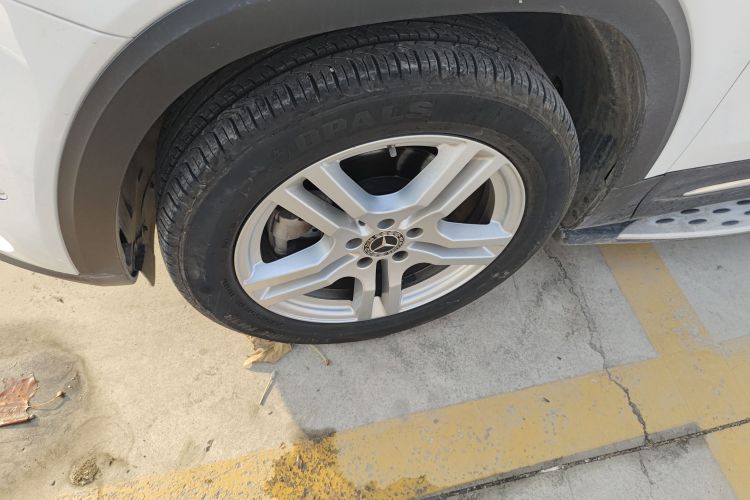 奔驰GLB 2022款 改款 GLB 200 动感型车身外观6001