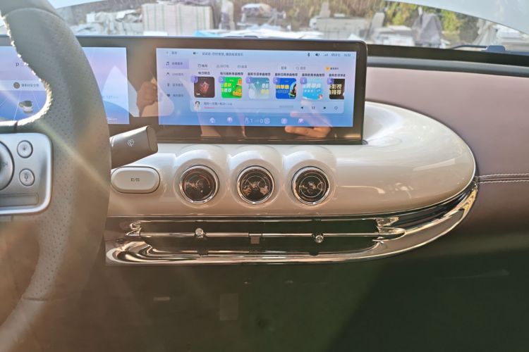 五菱汽车 五菱缤果 2023款 333km 灵犀互联款中控内饰16