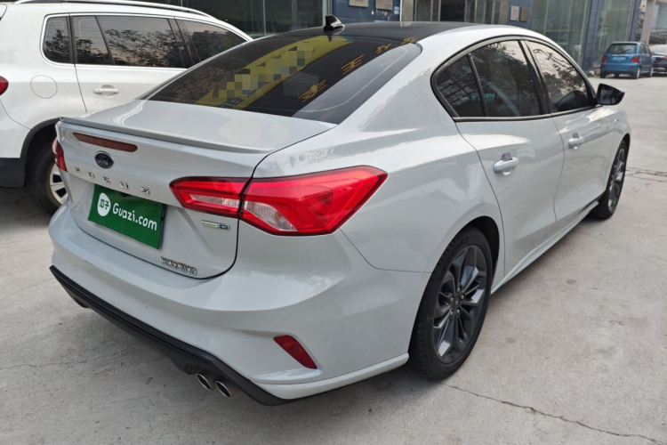 福特 福克斯 2022款 三厢 EcoBoost 180 自动ST Line车身外观7