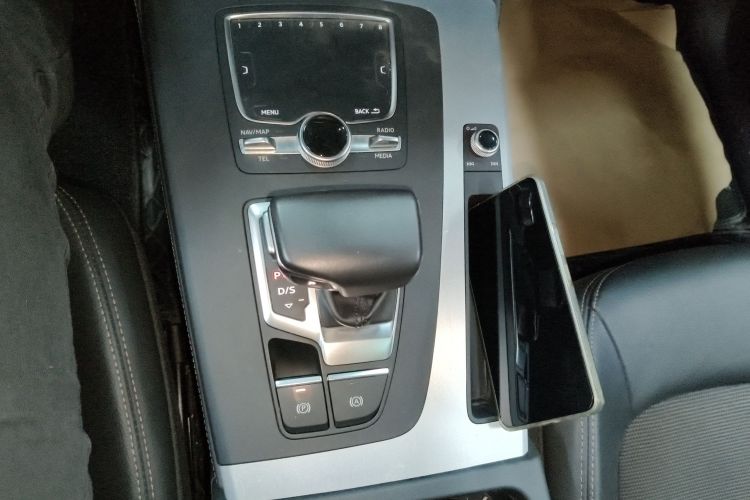 奥迪Q5L 2018款 40 TFSI 荣享时尚型 国VI中控内饰18