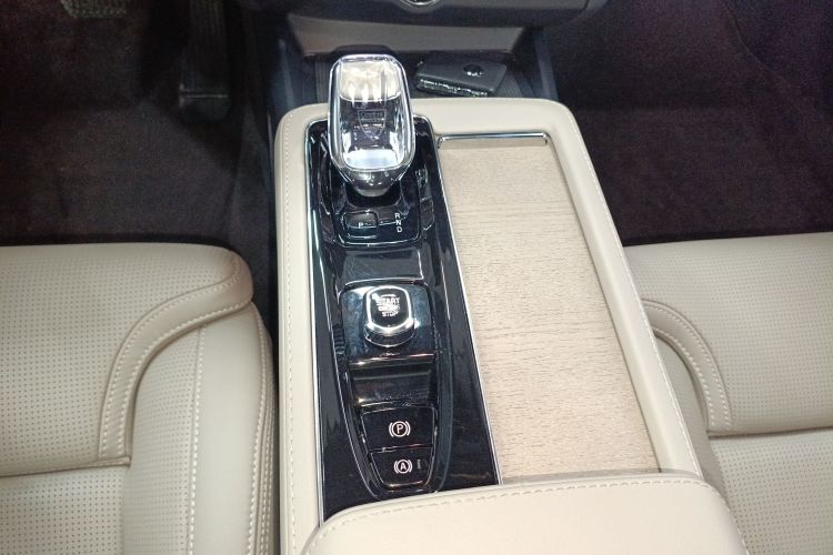 沃尔沃S90新能源 2025款 插电式混动 四驱长续航智雅豪华版局部细节18