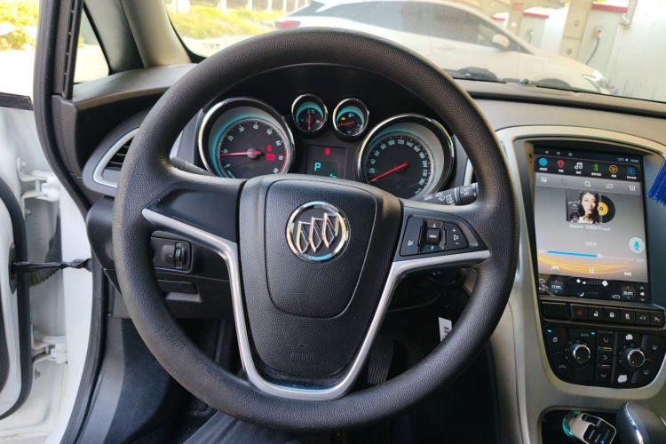 别克 英朗 2014款 XT 1.6L 自动时尚版中控内饰13