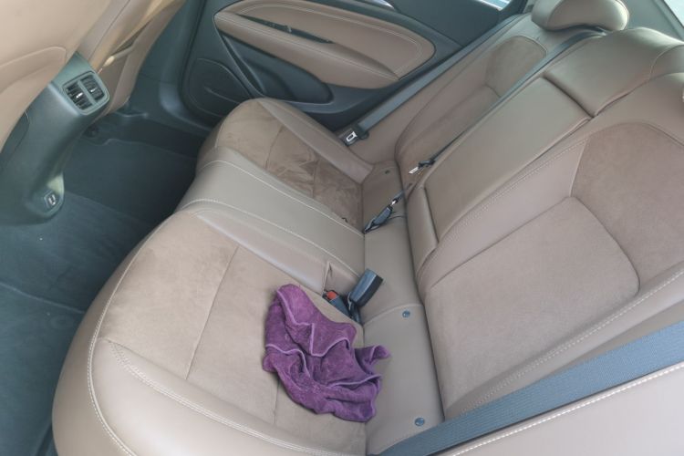 别克 君威 2023款 552T 智享型中控内饰7004