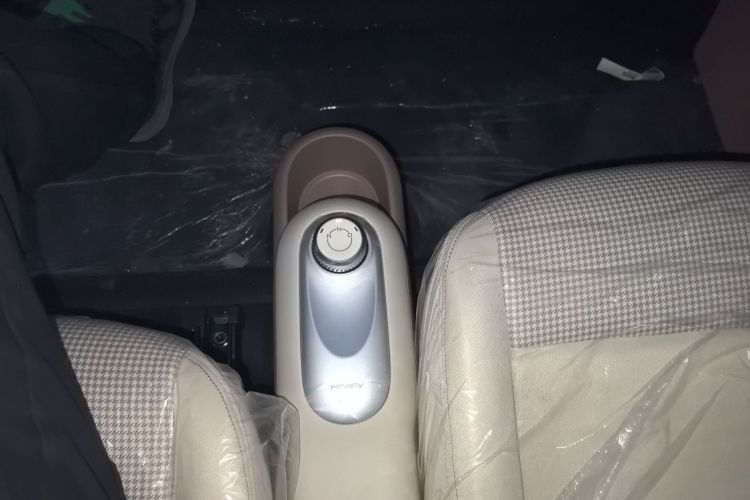 五菱汽车 宏光MINIEV 2025款 四门版 进阶款中控内饰18