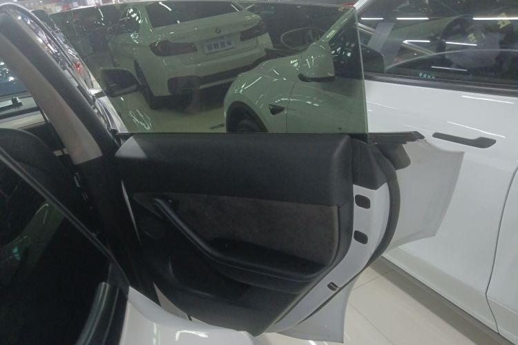 特斯拉 Model Y 2021款 标准续航后驱版中控内饰7006