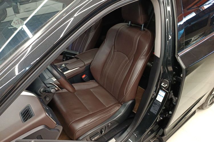 雷克萨斯RX 2021款 300 四驱特别版中控内饰19