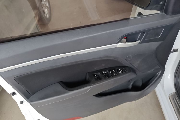 现代 领动 2016款 1.6L 自动智炫·精英型中控内饰47