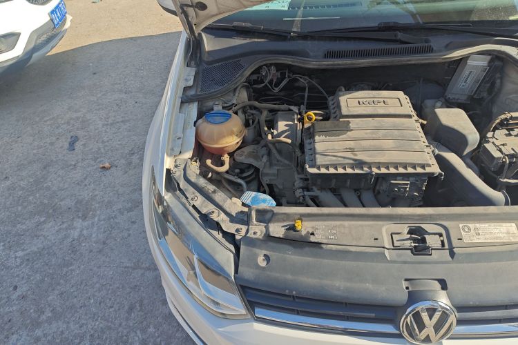 大众 Polo 2014款 1.6L 自动舒适版机舱底盘25