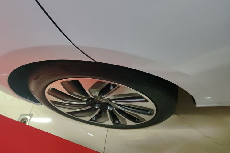 鸿蒙智行 问界M5 2022款 增程四驱性能版车身外观56