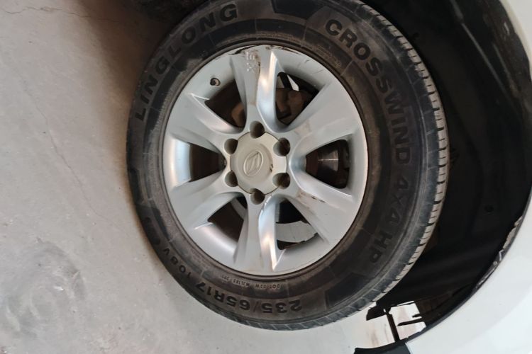 陆风X8 2014款 探索版 2.0L 都市先锋版车身外观10