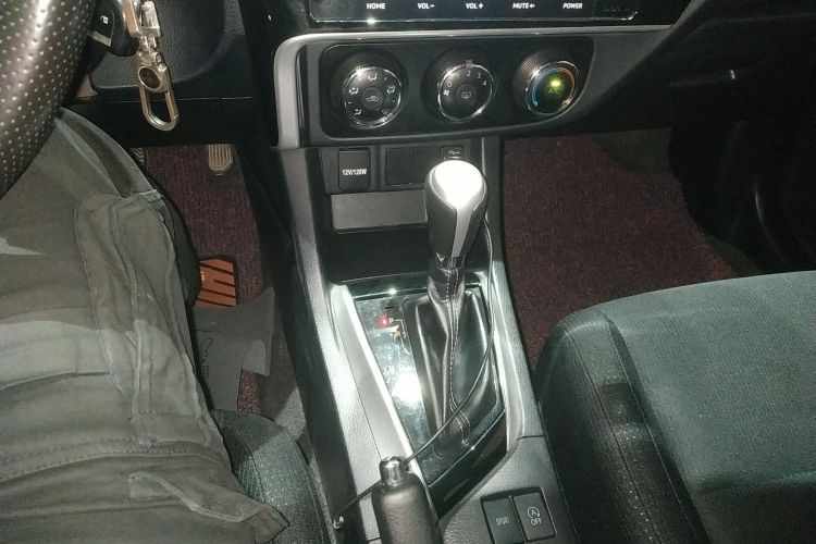 丰田 雷凌 2017款 改款 185T CVT精英版 国V局部细节18