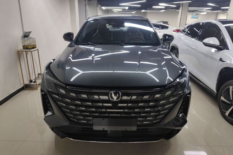 长安UNI-Z 2025款 1.5T 豪华型车身外观2