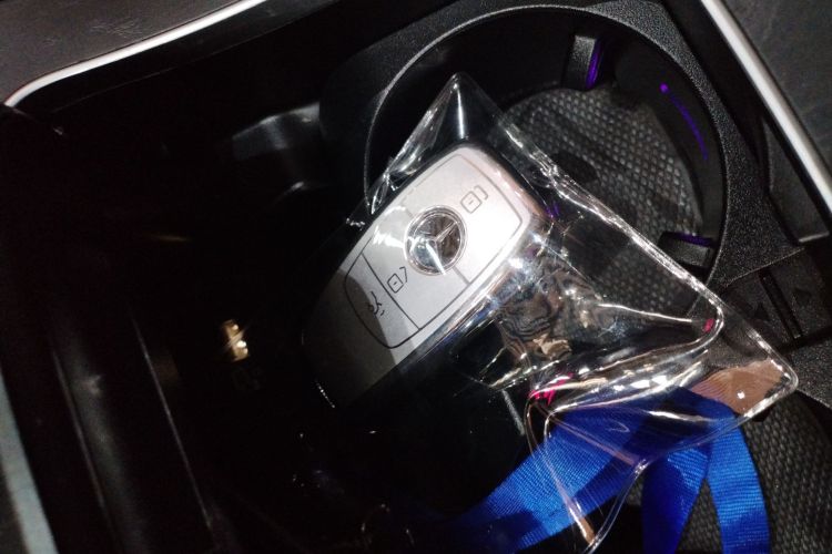 奔驰E级 2018款 E 200 L 运动型中控内饰7001