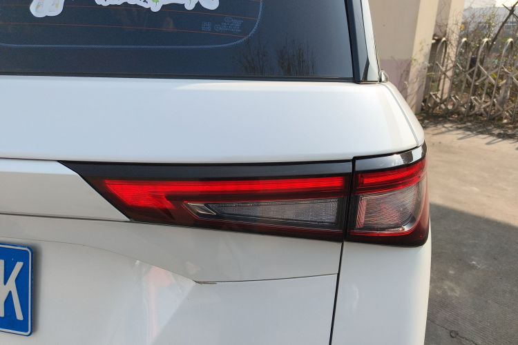 五菱汽车 五菱佳辰 2022款 1.5L 手动畅享舒适型车身外观9