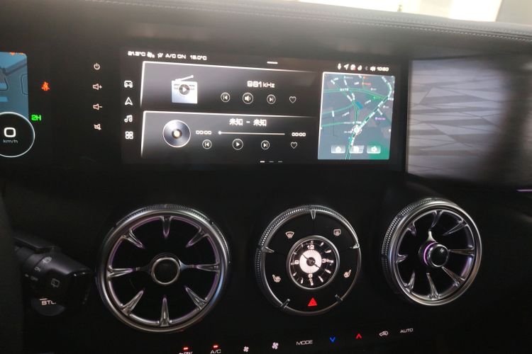 坦克300 2023款 越野版 2.0T 征服者中控内饰16