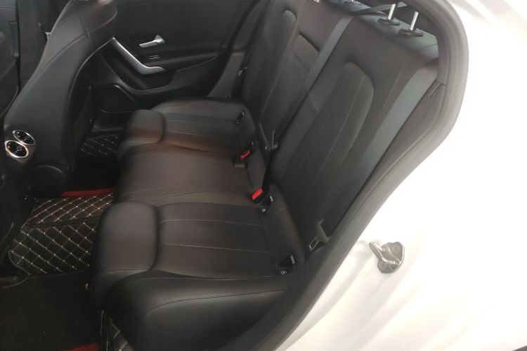 奔驰A级 2021款 A 200 L 运动轿车动感型中控内饰21