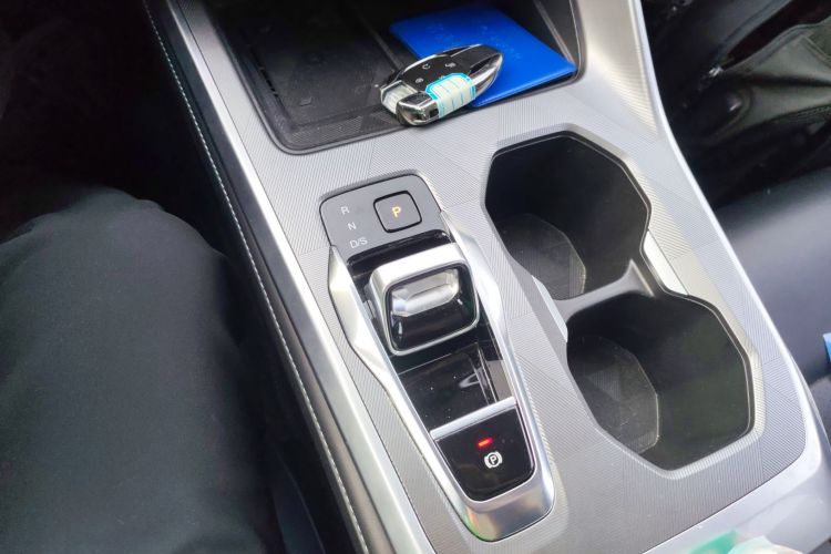 广汽传祺 传祺GS3 2023款 影速 270T 劲智版中控内饰18