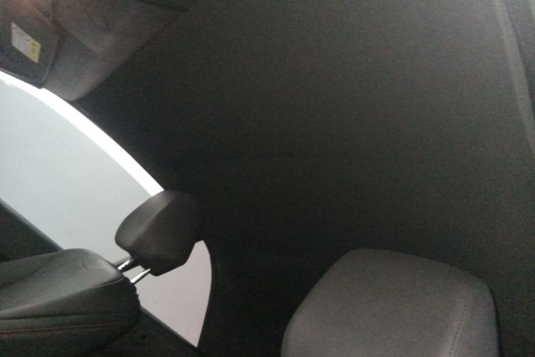 宝马2系(进口) 2018款 220i 敞篷轿跑车 运动设计套装局部细节22