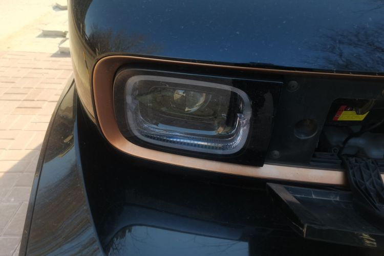 宝骏KiWi EV 2021款 艺术家 磷酸铁锂车身外观8