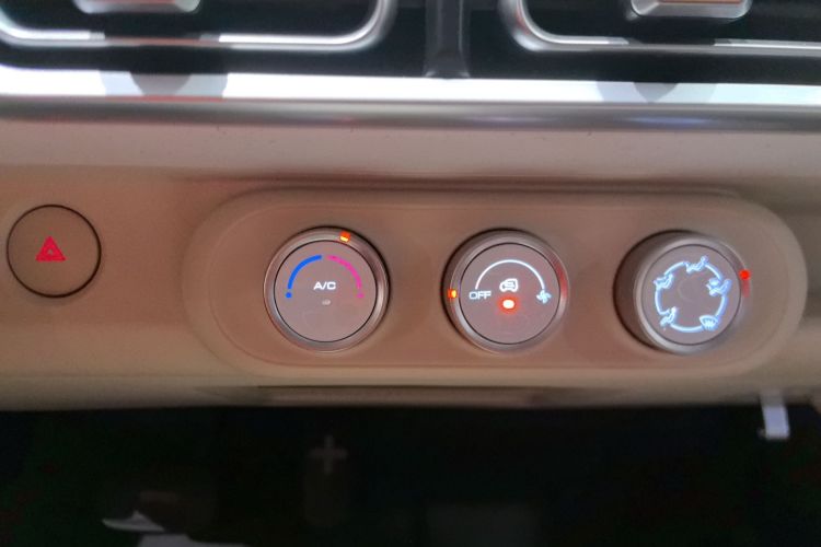 五菱汽车 宏光MINIEV 2024款 第三代 215km 进阶版中控内饰16